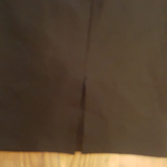 A black skirt - Picture 2 of 3